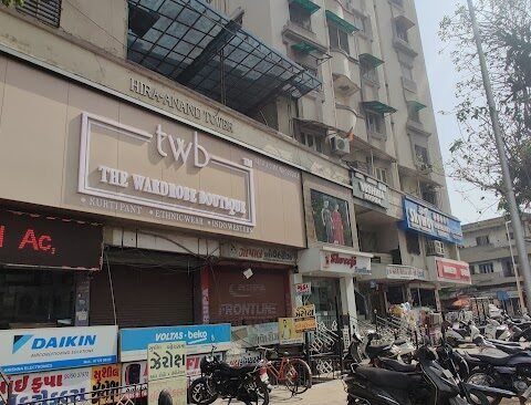 THE WARDROBE BOUTIQUE - Feature Photo