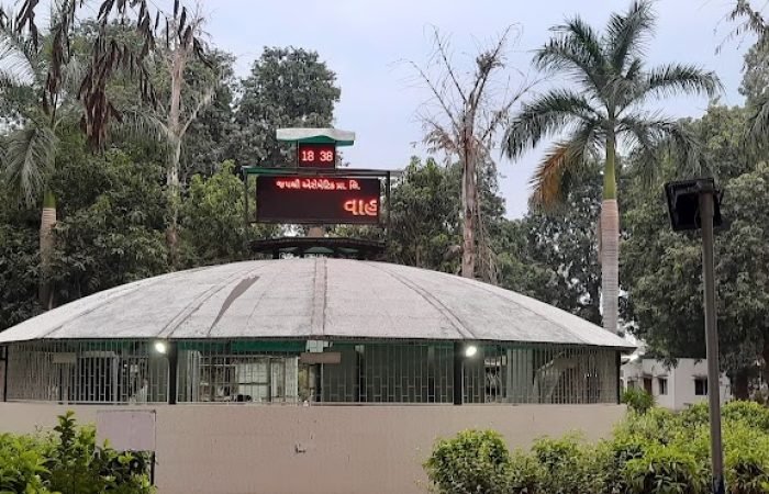 Akota udhyan library - Feature Photo