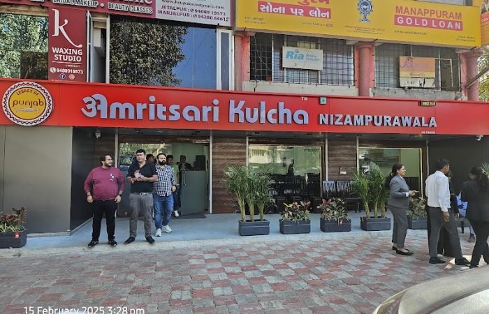 Amritsari Kulcha - Jetalpur - Feature Photo