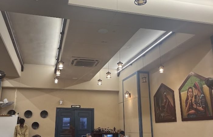 Gayatri Bhavan, Vaishnav Bhojnalaya - Feature Photo