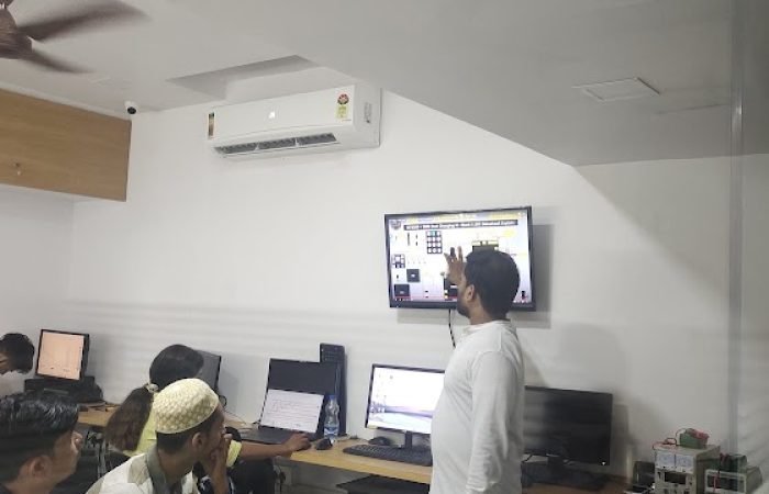 Global Institute of Cellphone & Information Technology - Feature Photo