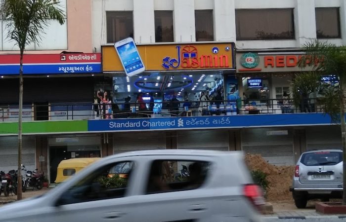 Jasmin Mobile Store - Alkapuri - Feature Photo