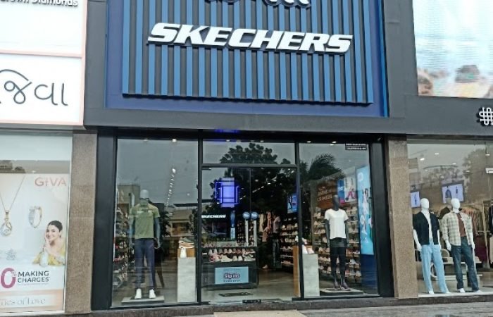 Skechers Karelibaug - Feature Photo