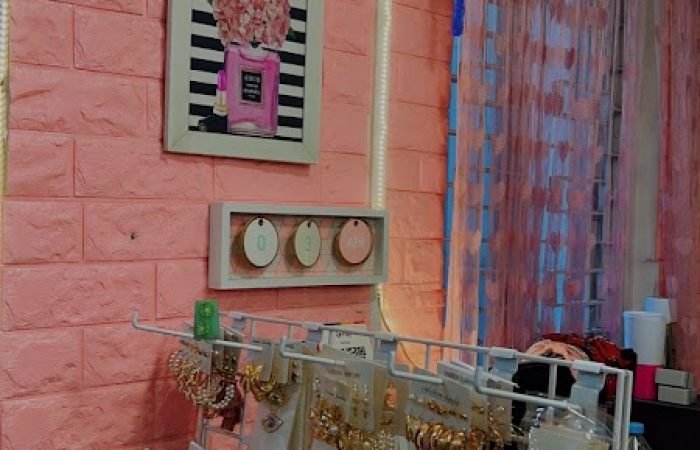 THE CLOSET - Feature Photo