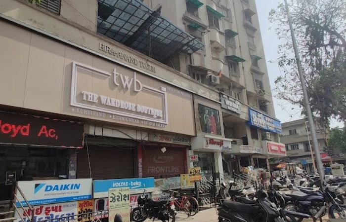 THE WARDROBE BOUTIQUE - Feature Photo