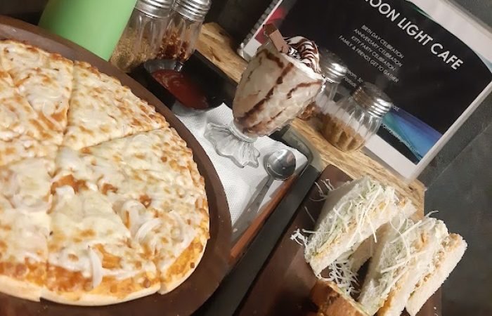 The Moonlight Cafe - Feature Photo